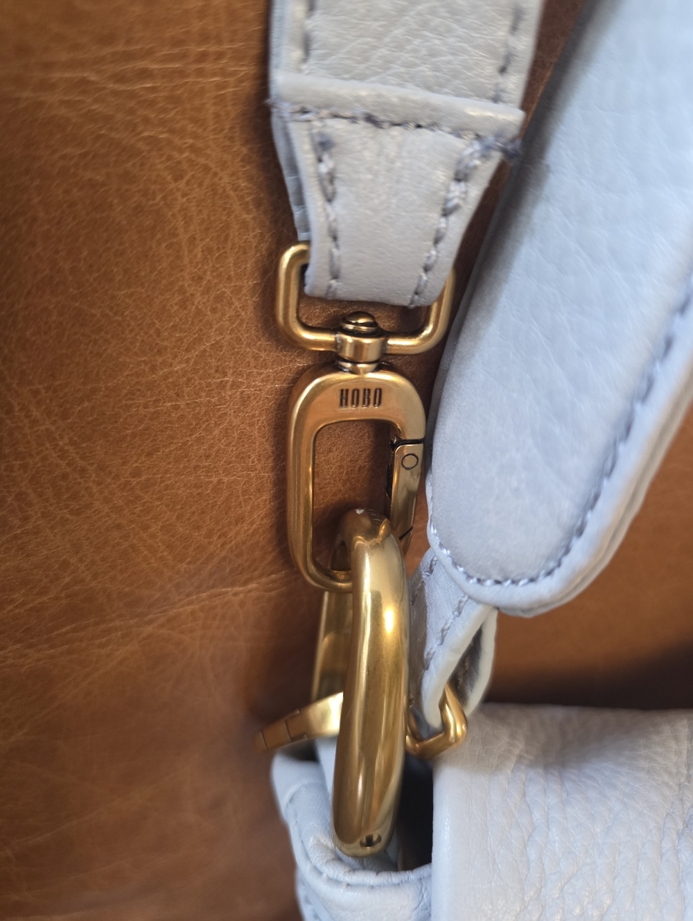 HOBO Beautuful dove gray Leather Shoulder Bag with Gold Hardware - Picture 2 of 6